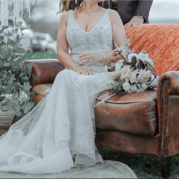 Absolutely gorgeous Lazaro wedding dress! - Picture 8 of 8